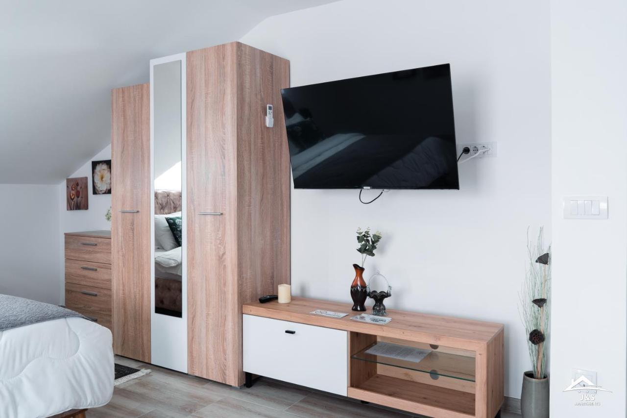 J&S Apartments Ni Exteriör bild