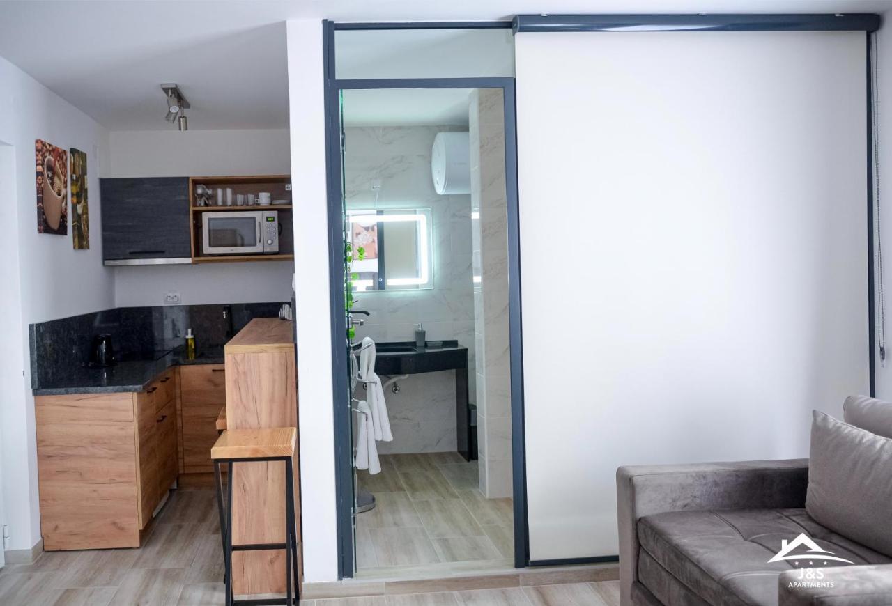 J&S Apartments Ni Exteriör bild